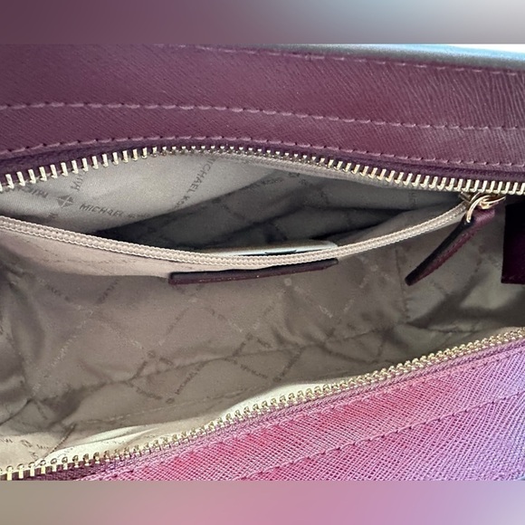 Michael Kors Selma Medium "LOVE"  Crossbody - Picture 8 of 9